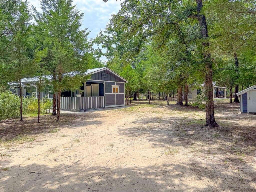 2 Acres of Residential Land with Home for Sale in Fairfield, Texas