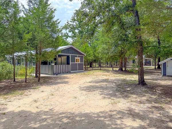 2 Acres of Residential Land with Home for Sale in Fairfield, Texas