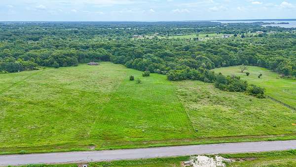 2 Acres of Residential Land for Sale in Corsicana, Texas
