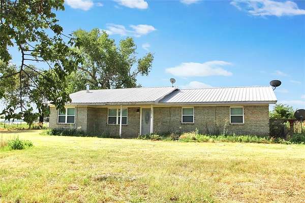 3.88 Acres of Residential Land with Home for Sale in Sayre, Oklahoma