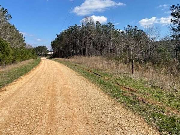 5 Acres of Land for Sale in Savannah, Tennessee