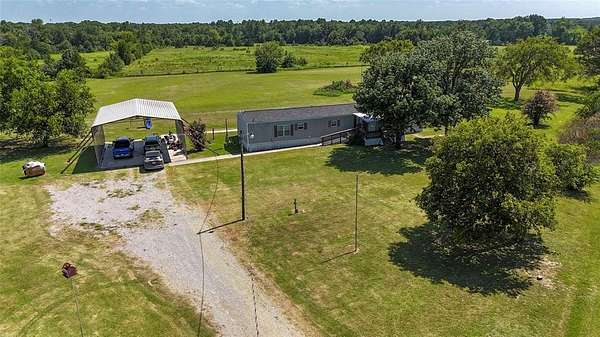 3.7 Acres of Residential Land with Home for Sale in Ivanhoe, Texas