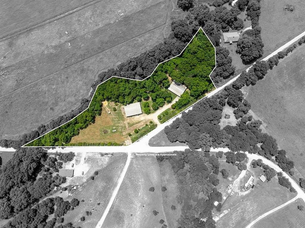 3.8 Acres of Residential Land with Home for Sale in Hillsboro, Texas