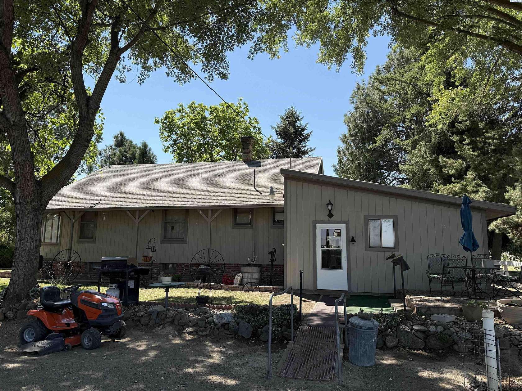 5.64 Acres of Land with Home for Sale in Mabton, Washington