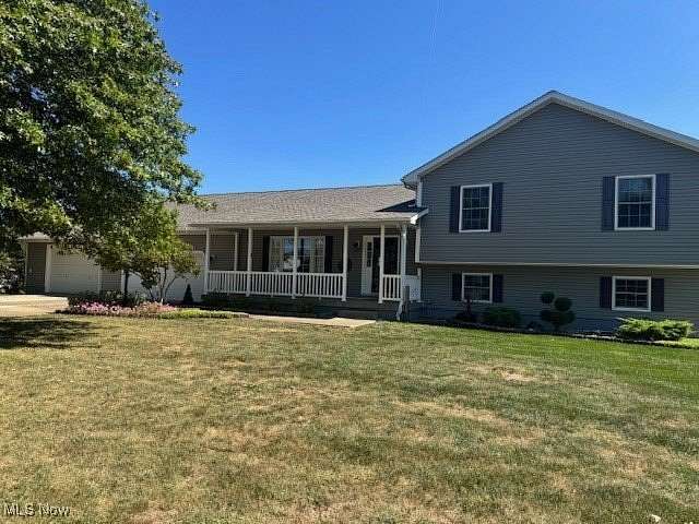 2.1 Acres of Residential Land with Home for Sale in Frazeysburg, Ohio