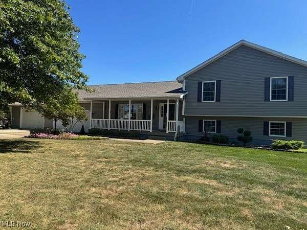 2.1 Acres of Residential Land with Home for Sale in Frazeysburg, Ohio