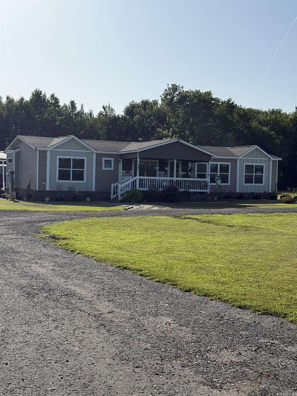 3 Acres of Residential Land with Home for Sale in El Paso, Arkansas