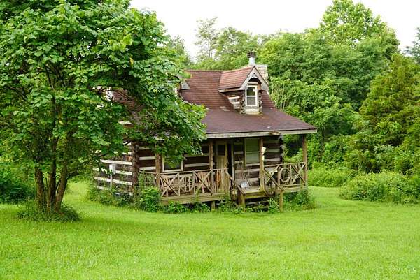 6.68 Acres of Residential Land with Home for Sale in Liberty Township, Ohio