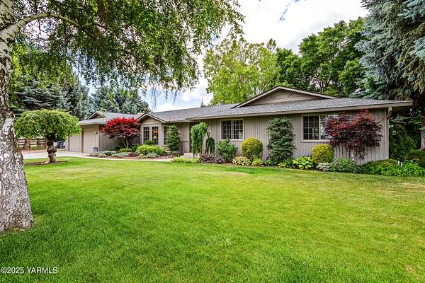 2.5 Acres of Residential Land with Home for Sale in Yakima, Washington