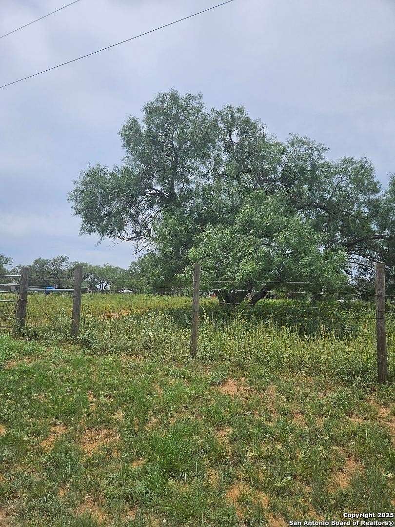1.5 Acres of Residential Land for Sale in Lytle, Texas