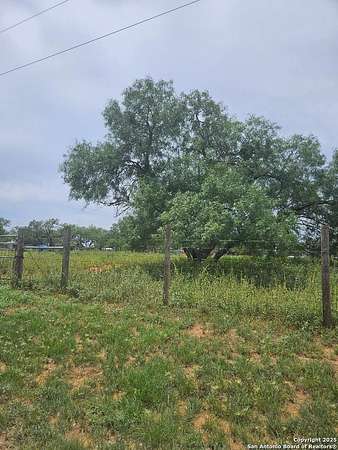 1.5 Acres of Residential Land for Sale in Lytle, Texas