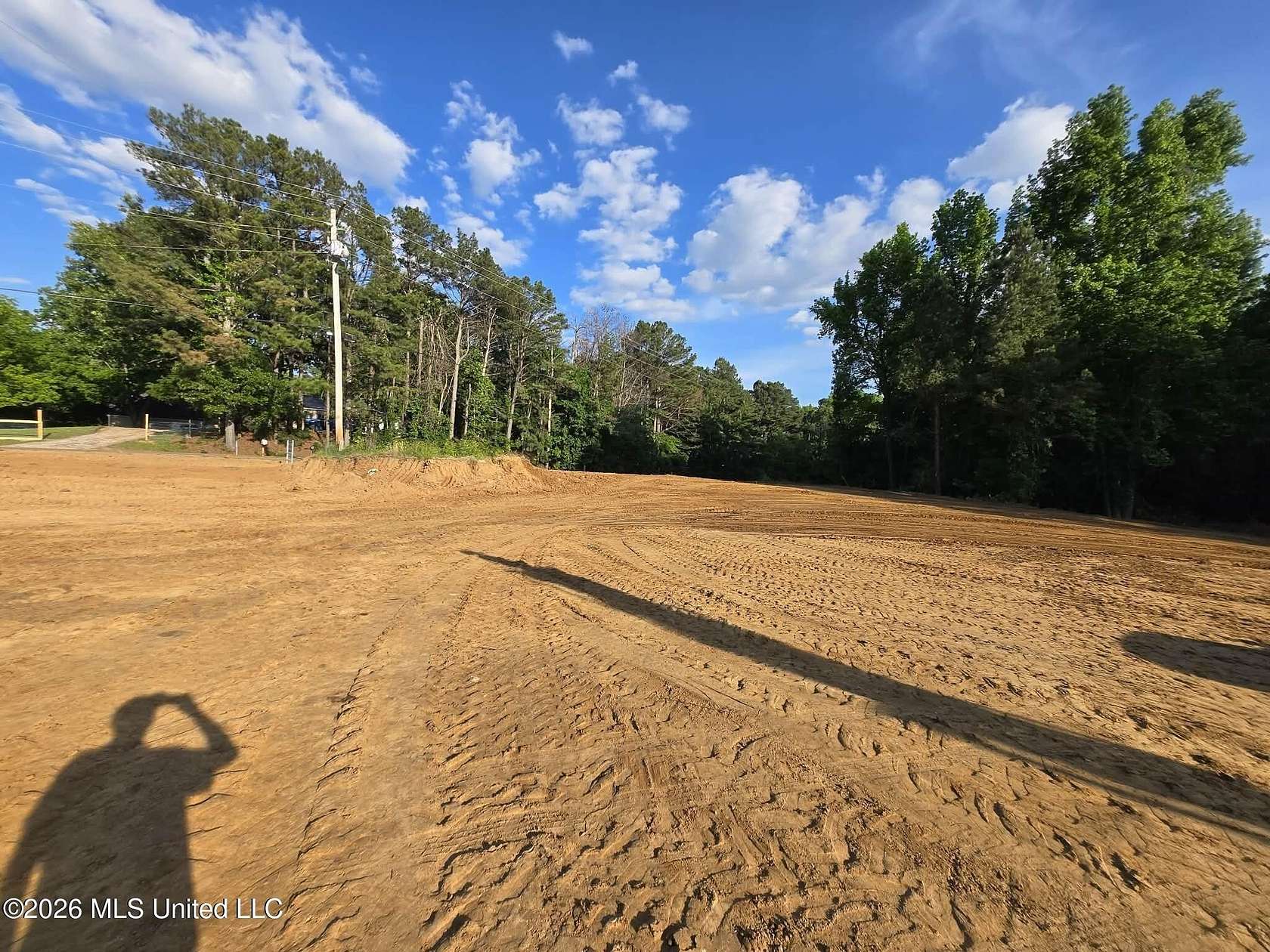 3.89 Acres of Residential Land for Sale in Lake Cormorant, Mississippi