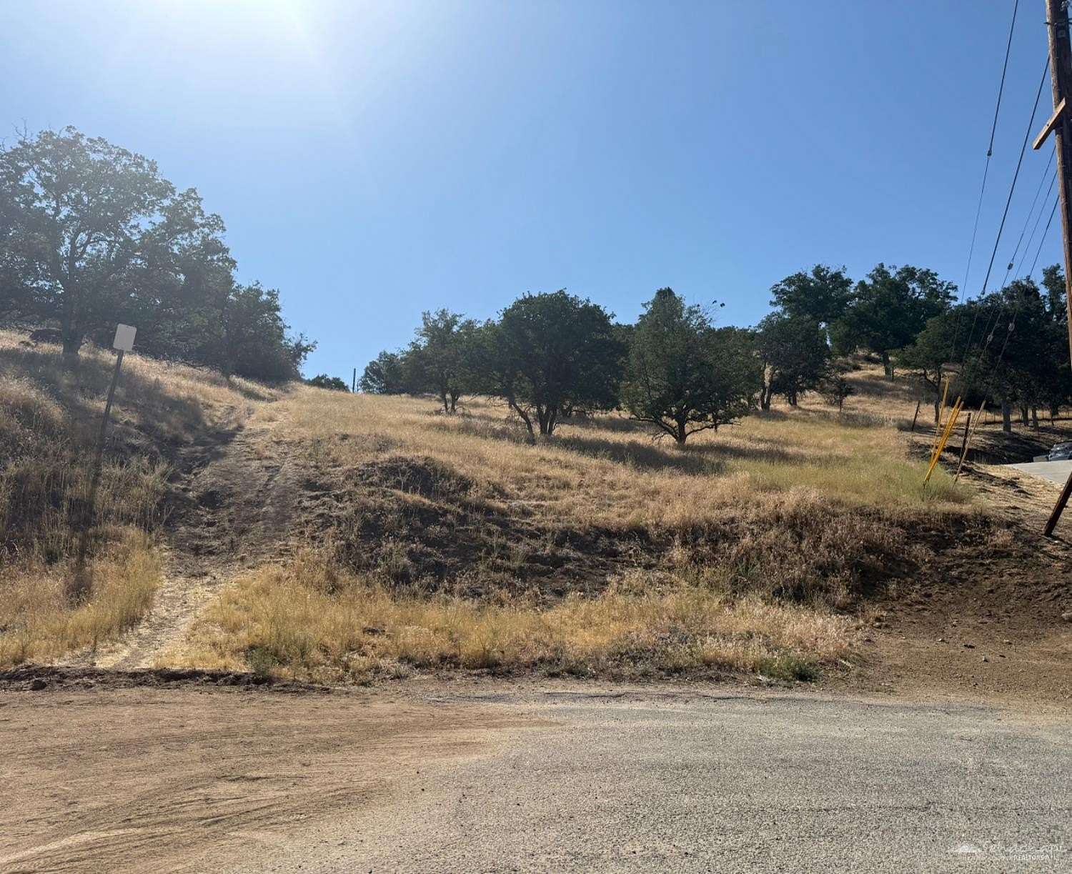 0.95 Acres of Residential Land for Sale in Tehachapi, California