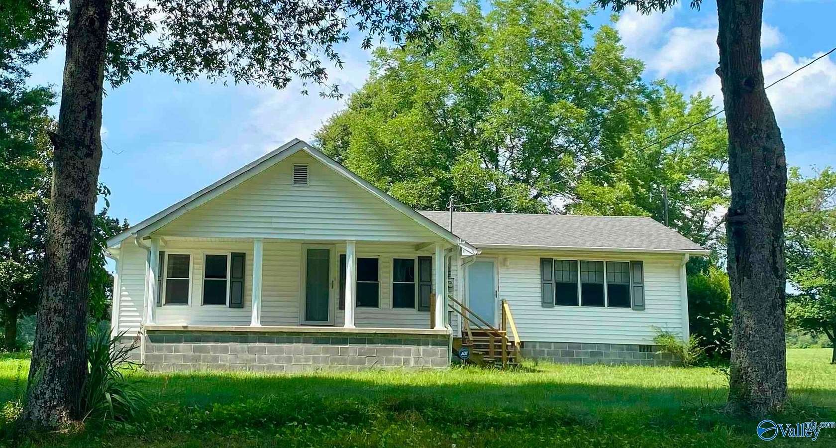 35.4 Acres of Land with Home for Sale in Pisgah, Alabama