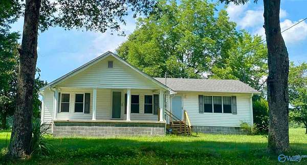 35.4 Acres of Land with Home for Sale in Pisgah, Alabama