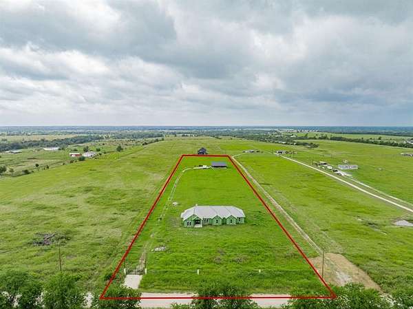 5.1 Acres of Residential Land with Home for Sale in Wills Point, Texas