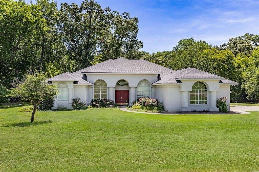 1.9 Acres of Residential Land with Home for Sale in Van Alstyne, Texas