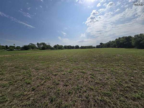 4.88 Acres of Commercial Land for Sale in Wichita Falls, Texas