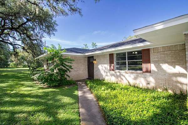 8 Acres of Residential Land with Home for Sale in Beeville, Texas