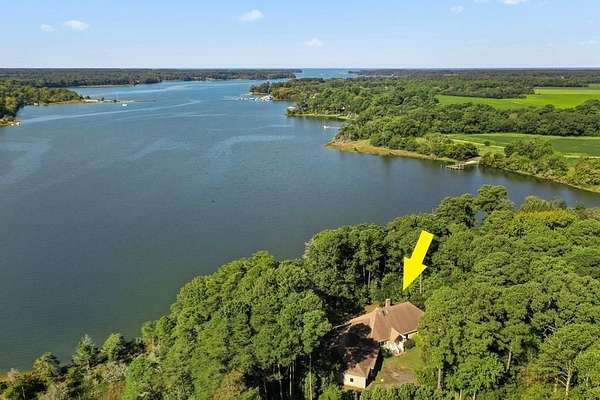 2.1 Acres of Residential Land with Home for Sale in Belle Haven, Virginia