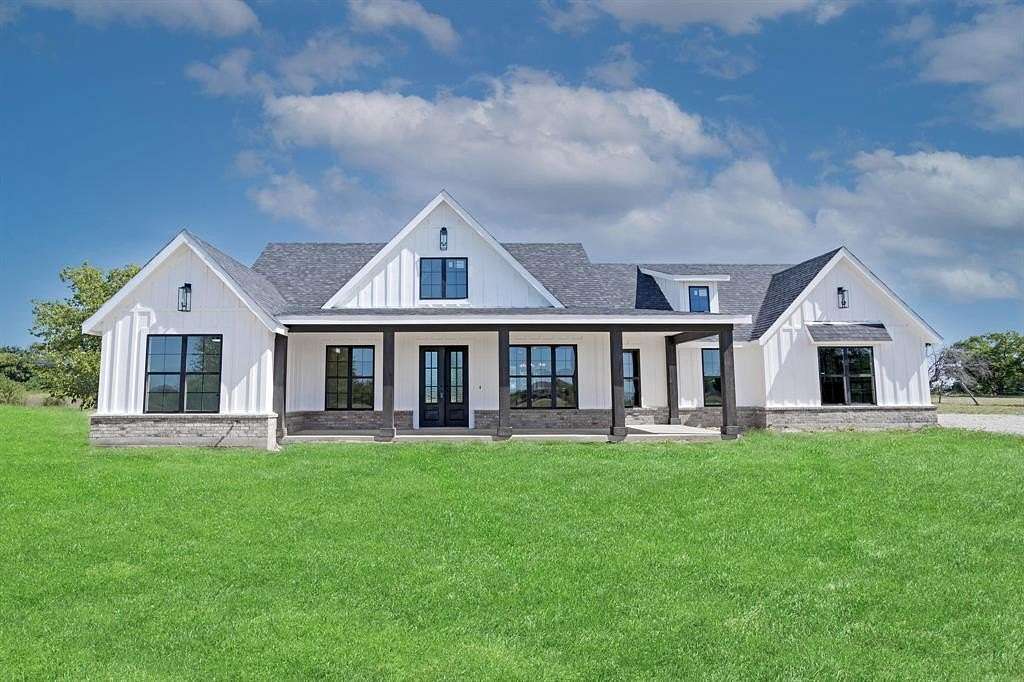 2 Acres of Residential Land with Home for Sale in Justin, Texas