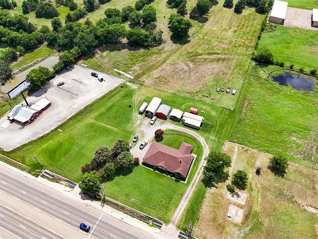 9 Acres of Mixed-Use Land for Sale in Bonham, Texas