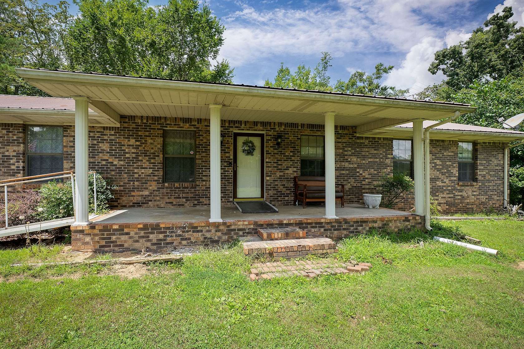 140 Acres of Land with Home for Sale in Bloomington Springs, Tennessee