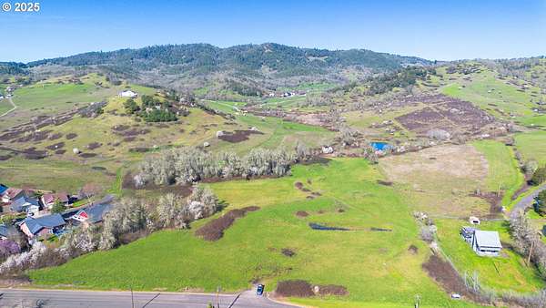 9 Acres of Residential Land for Sale in Roseburg, Oregon