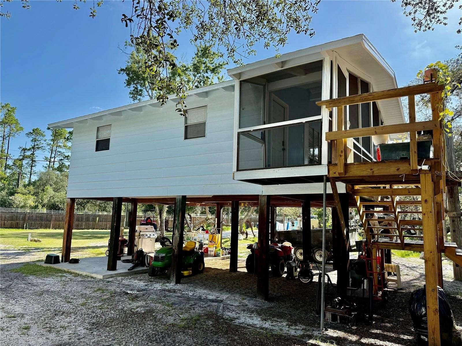 1.24 Acres of Residential Land with Home for Sale in Umatilla, Florida