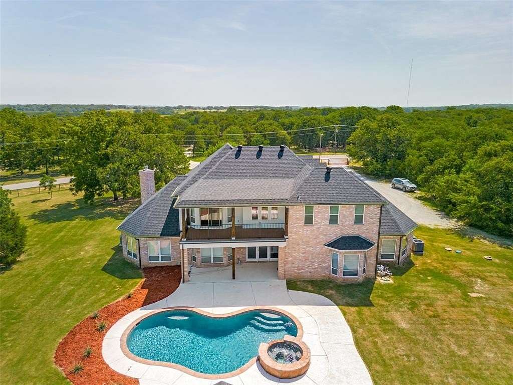 5 Acres of Residential Land with Home for Sale in Valley View, Texas