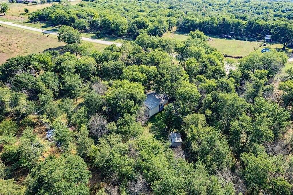 10 Acres of Recreational Land with Home for Sale in Corsicana, Texas