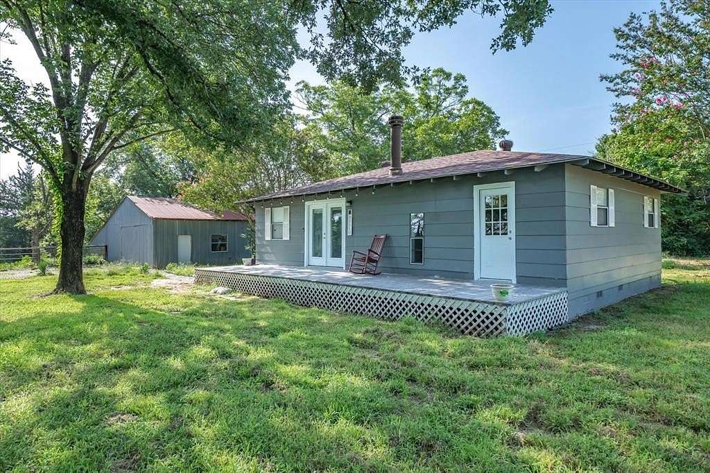 1.5 Acres of Residential Land with Home for Sale in Grand Saline, Texas