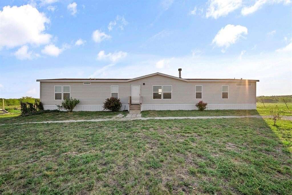 3 Acres of Residential Land with Home for Sale in Frost, Texas