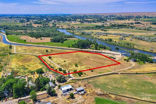 6 Acres of Residential Land with Home for Sale in Emmett, Idaho
