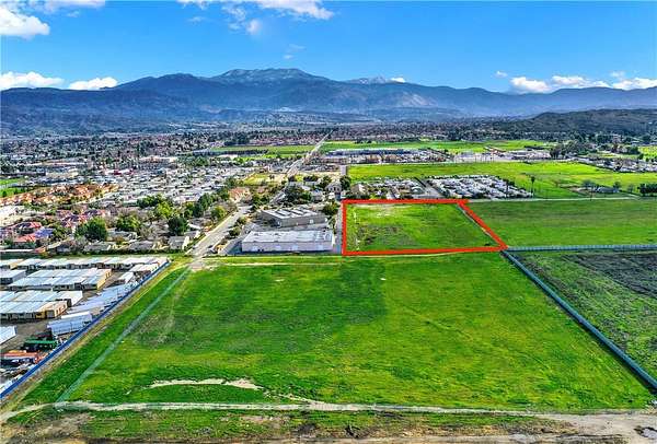 4.56 Acres of Commercial Land for Sale in Hemet, California