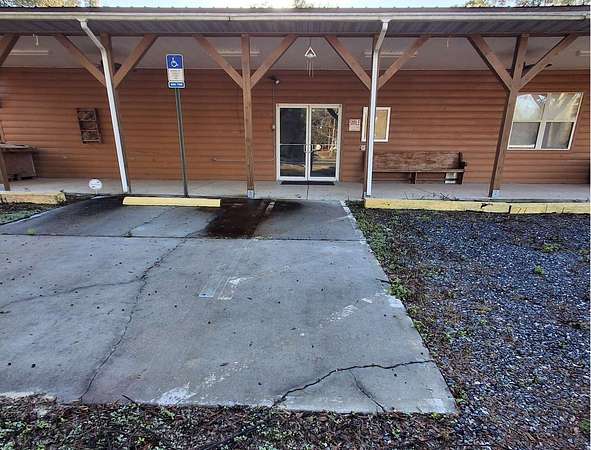 5 Acres of Improved Mixed-Use Land for Lease in Branford, Florida