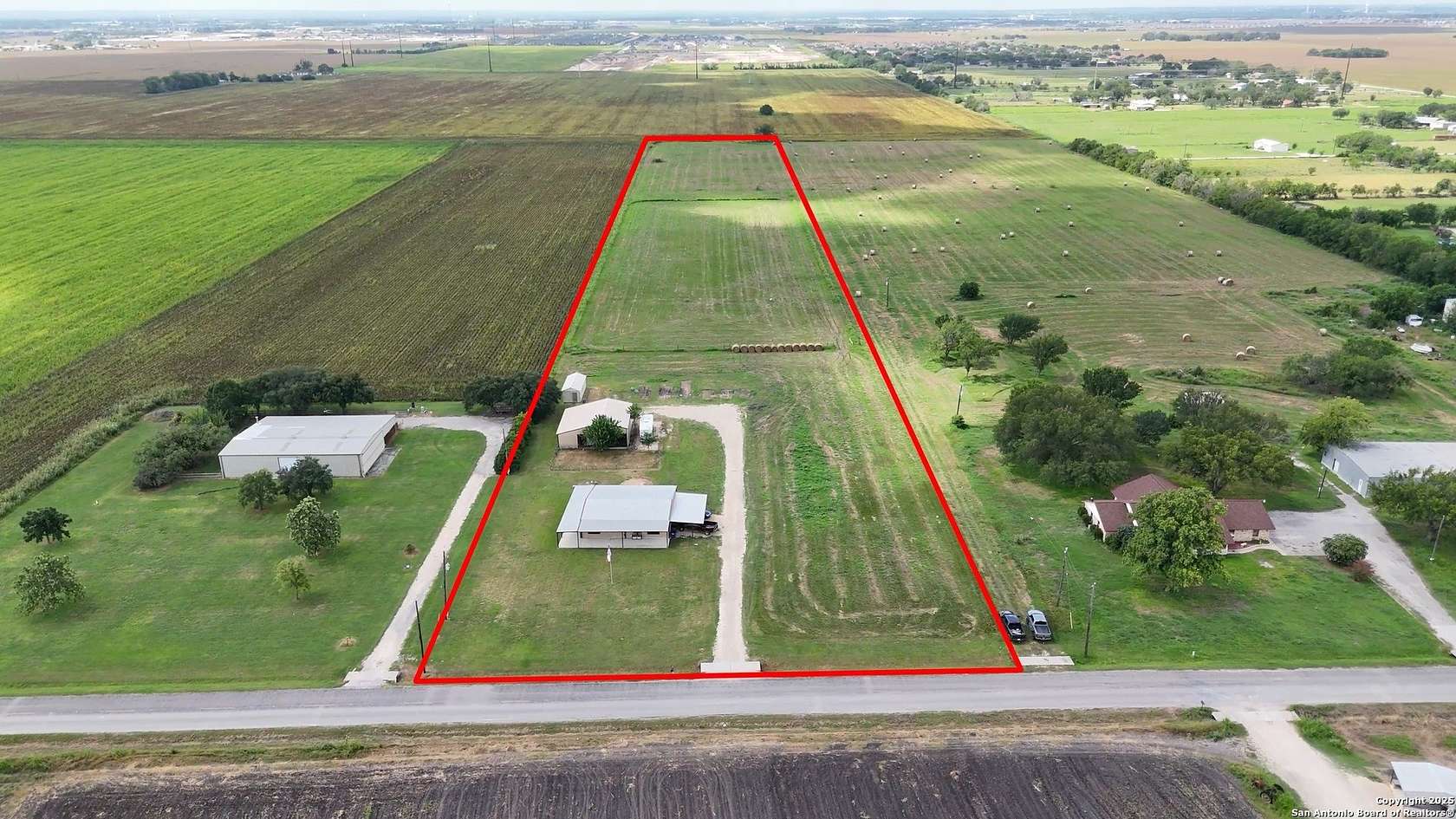 Residential Land with Home for Sale in Seguin, Texas