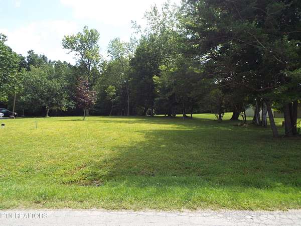 4 Acres of Mixed-Use Land for Sale in Crossville, Tennessee