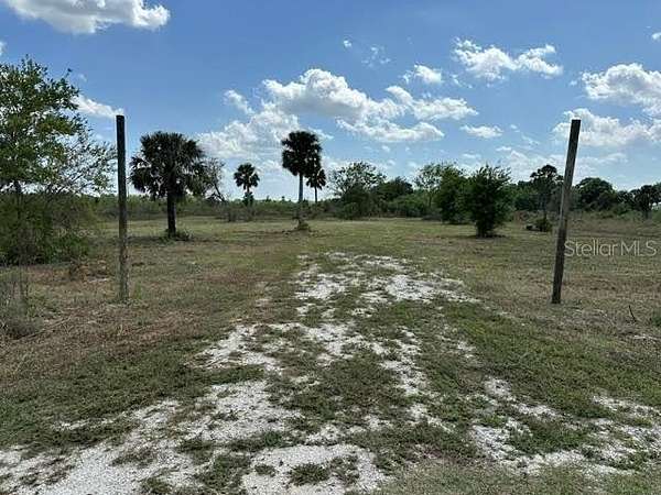 1.25 Acres of Land for Sale in Okeechobee, Florida