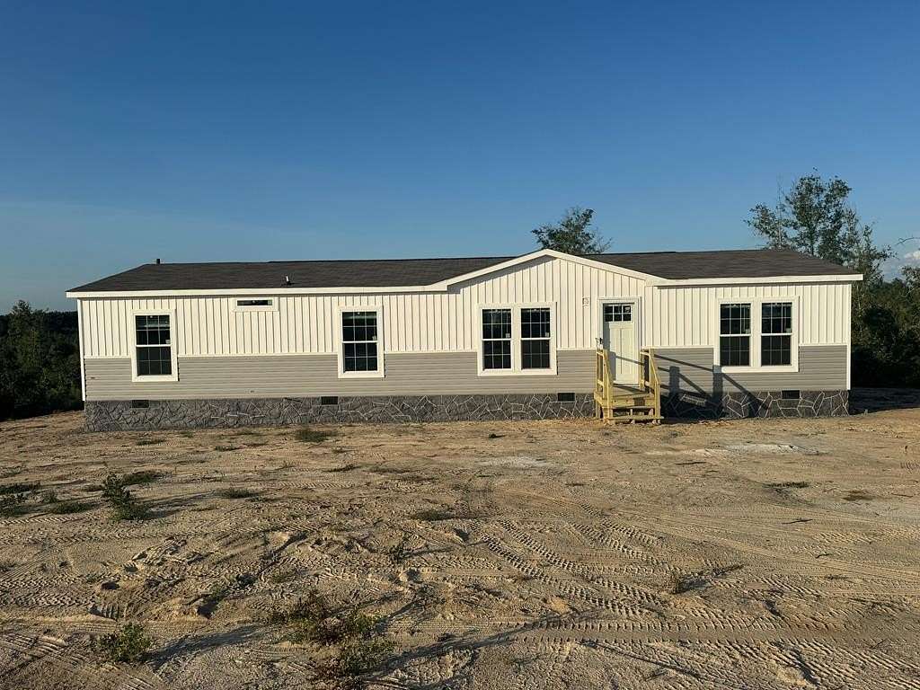 2.42 Acres of Residential Land with Home for Sale in Hazlehurst, Georgia