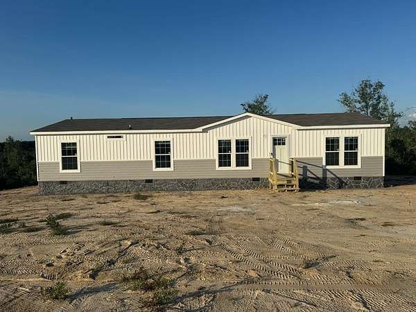 2.42 Acres of Residential Land with Home for Sale in Hazlehurst, Georgia