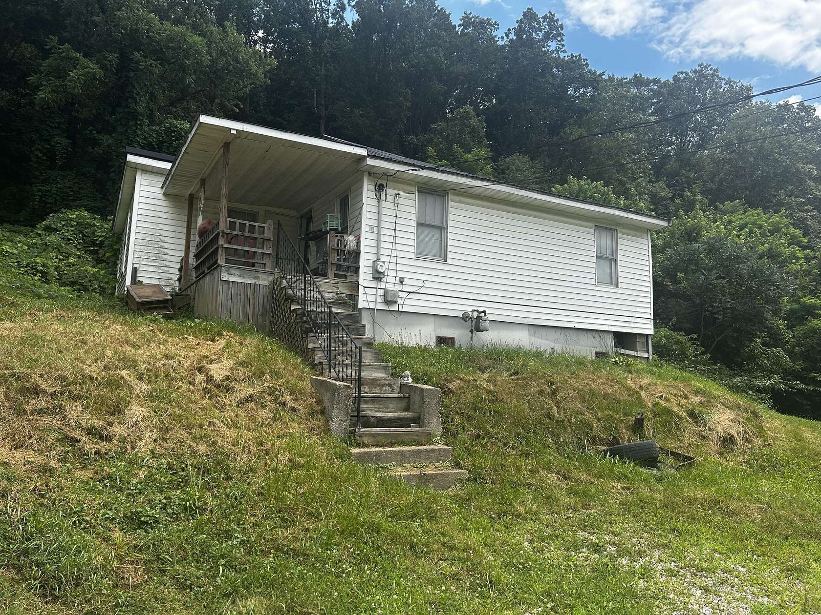 2.6 Acres of Residential Land with Home for Sale in Vanceburg, Kentucky