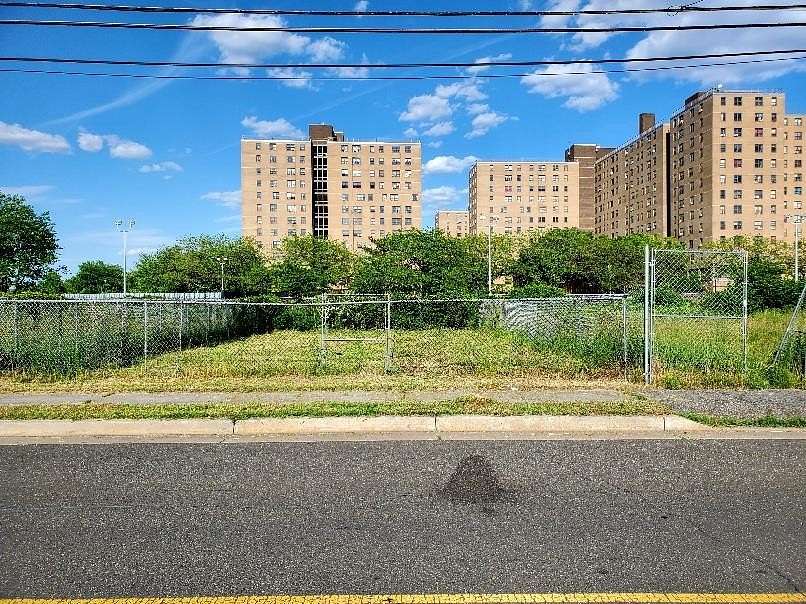0.09 Acres of Residential Land for Sale in Far Rockaway, New York