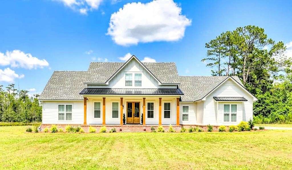 17.3 Acres of Recreational Land with Home for Sale in Hahira, Georgia