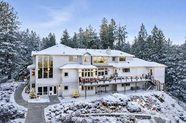 4.4 Acres of Residential Land with Home for Sale in Spokane, Washington