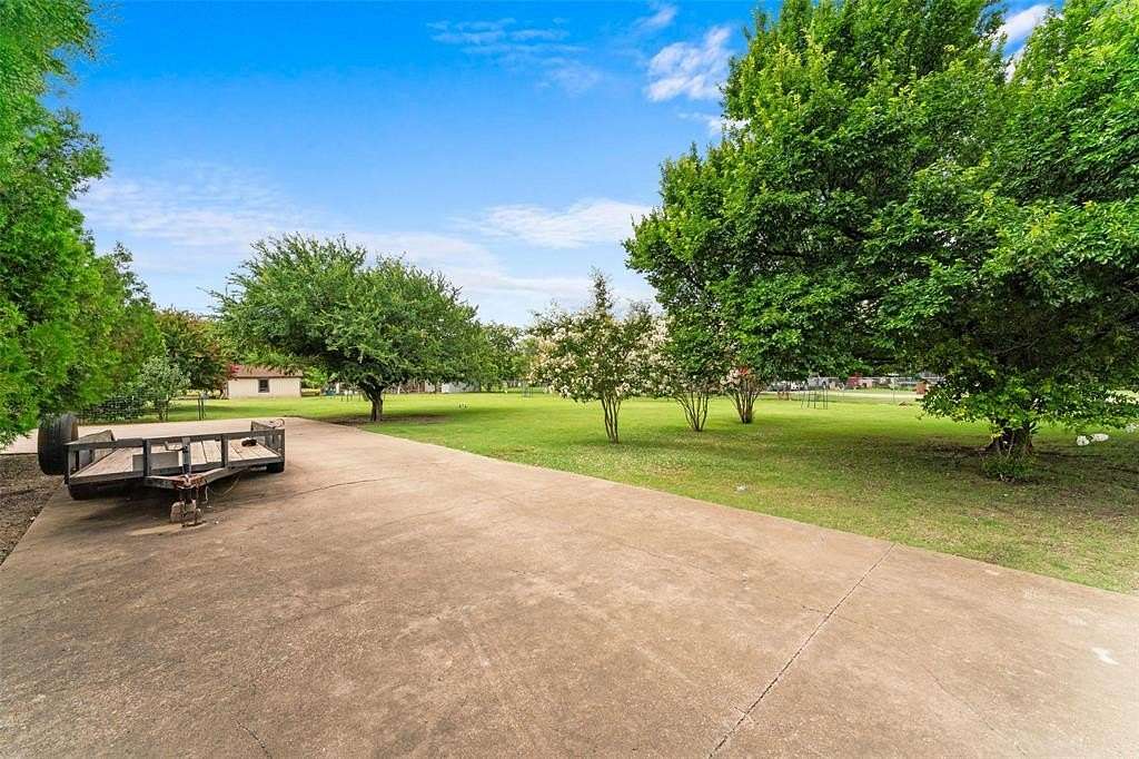 1 Acre of Residential Land for Sale in Alvarado, Texas