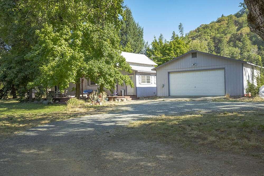 9.42 Acres of Land with Home for Sale in Grants Pass, Oregon