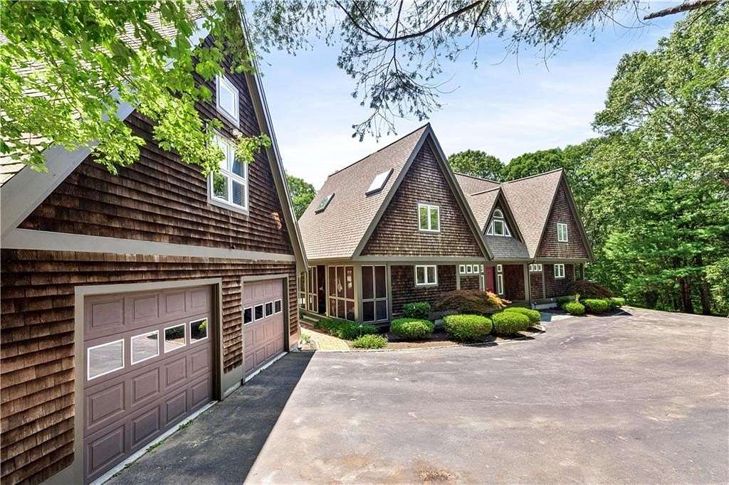 4.34 Acres of Residential Land with Home for Sale in South Kingstown Town, Rhode Island