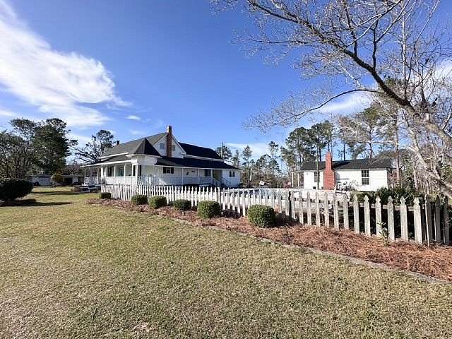 16 Acres of Recreational Land with Home for Sale in Vidalia, Georgia