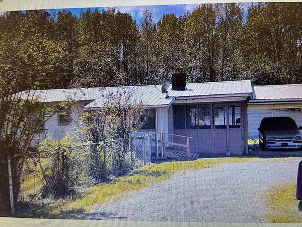 5.75 Acres of Residential Land with Home for Sale in Higginson, Arkansas